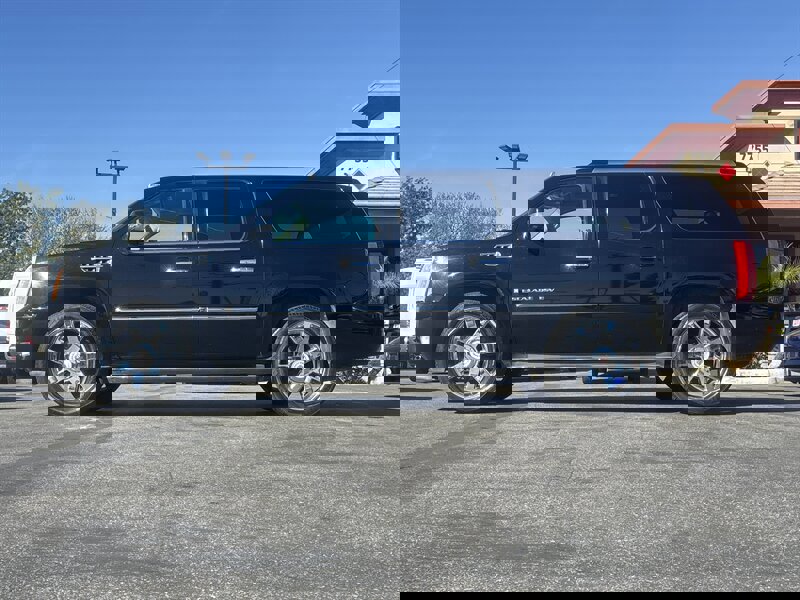 Used 2009 Cadillac Escalade ESV AWD image 3