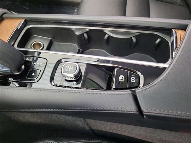 Certified 2025 Volvo XC90 B6 Ultra image 36