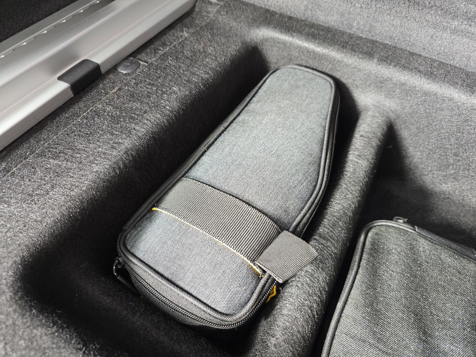 Used 2023 Rivian R1S Adventure image 34