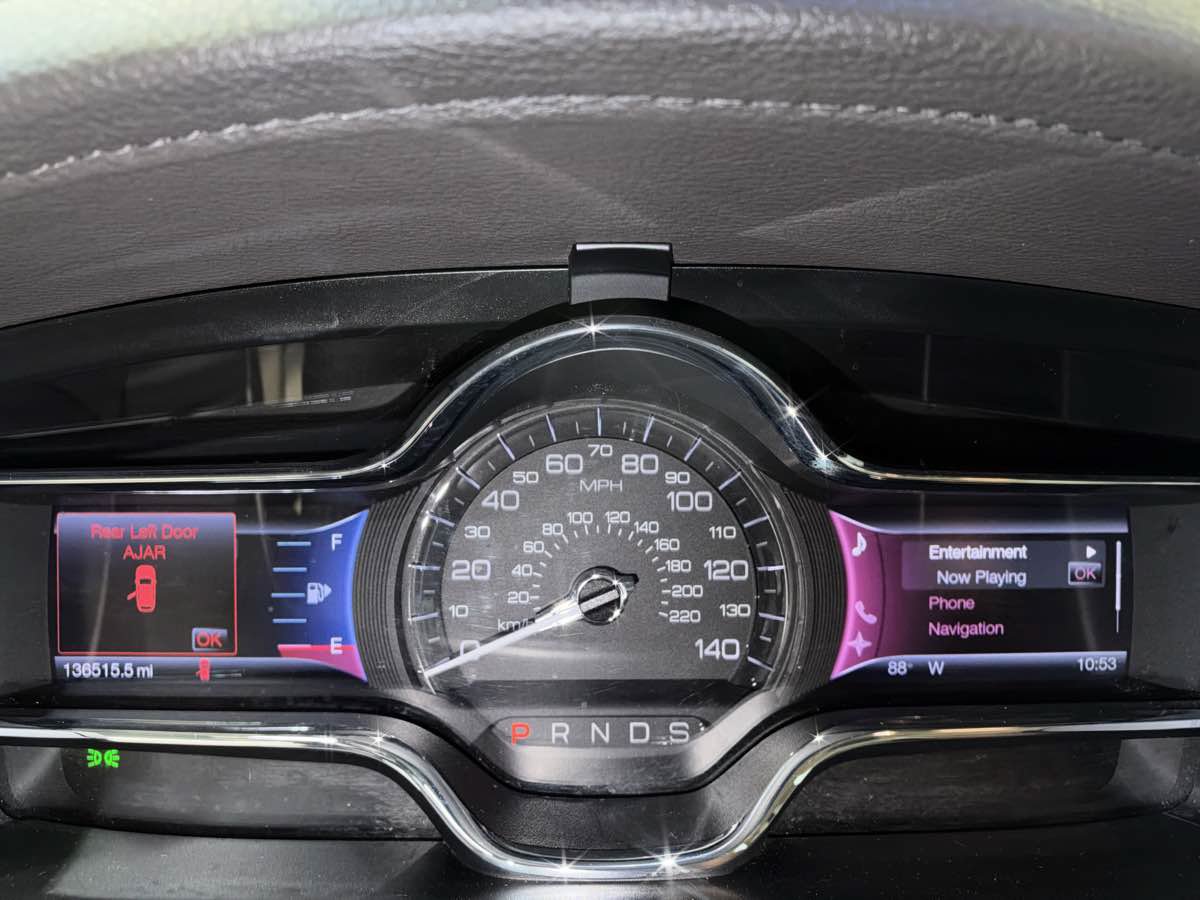 Used 2013 Lincoln MKS FWD image 17