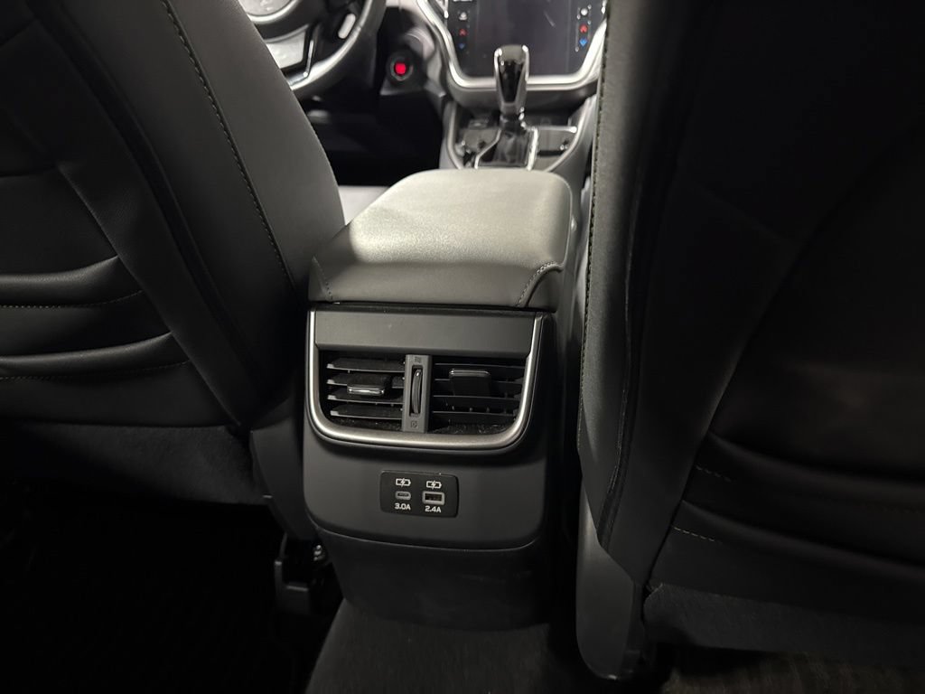 Used 2025 Subaru Outback Onyx Edition AWD/4WD image 13