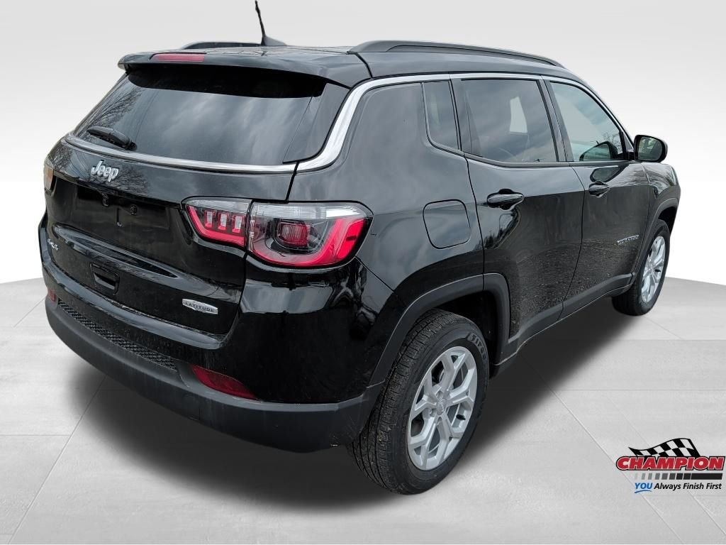 Used 2024 Jeep Compass Latitude image 4
