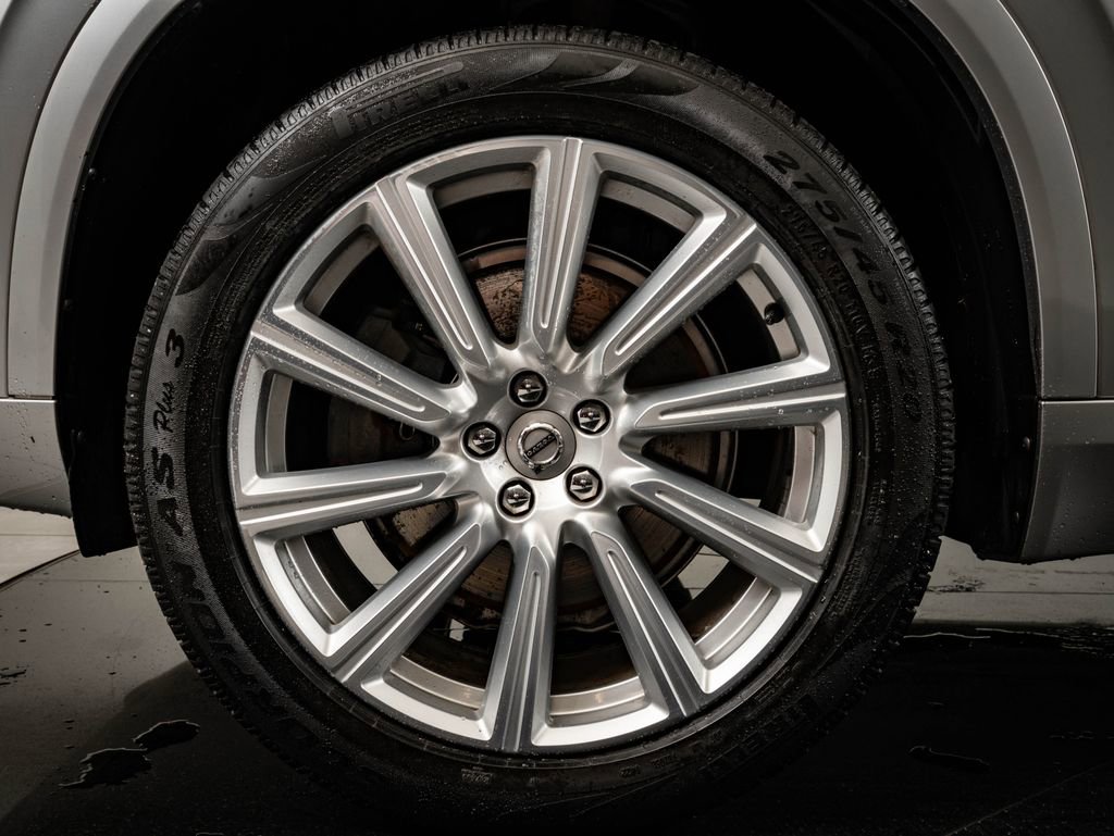 Used 2018 Volvo XC90 T6 Momentum w/ Momentum Plus Package AWD/4WD image 13