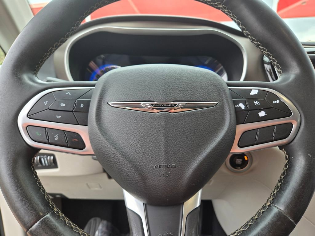 Used 2022 Chrysler Voyager LX image 29