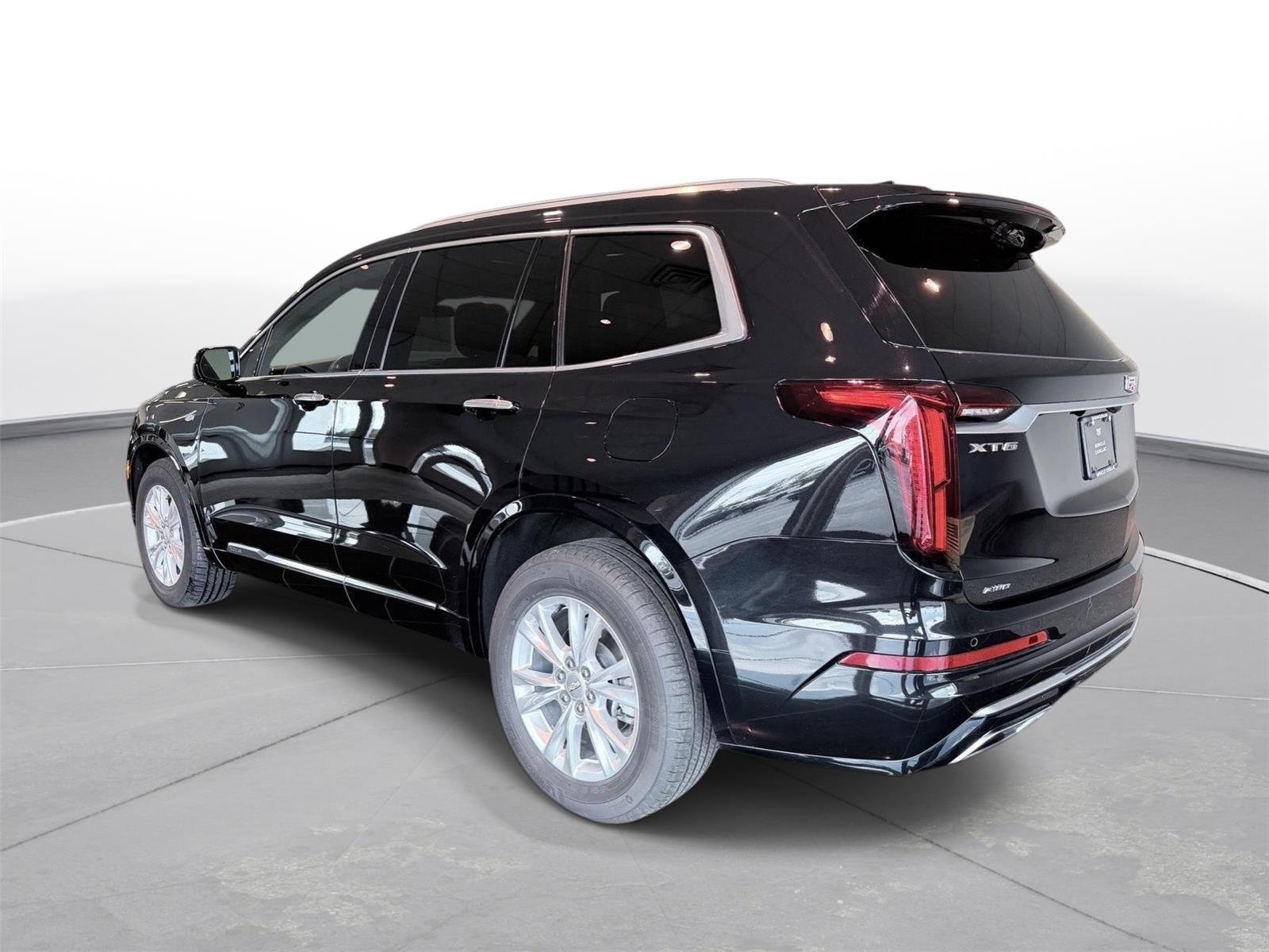 Certified 2024 Cadillac XT6 Luxury w/ LPO, Floor Liner Package AWD/4WD image 11