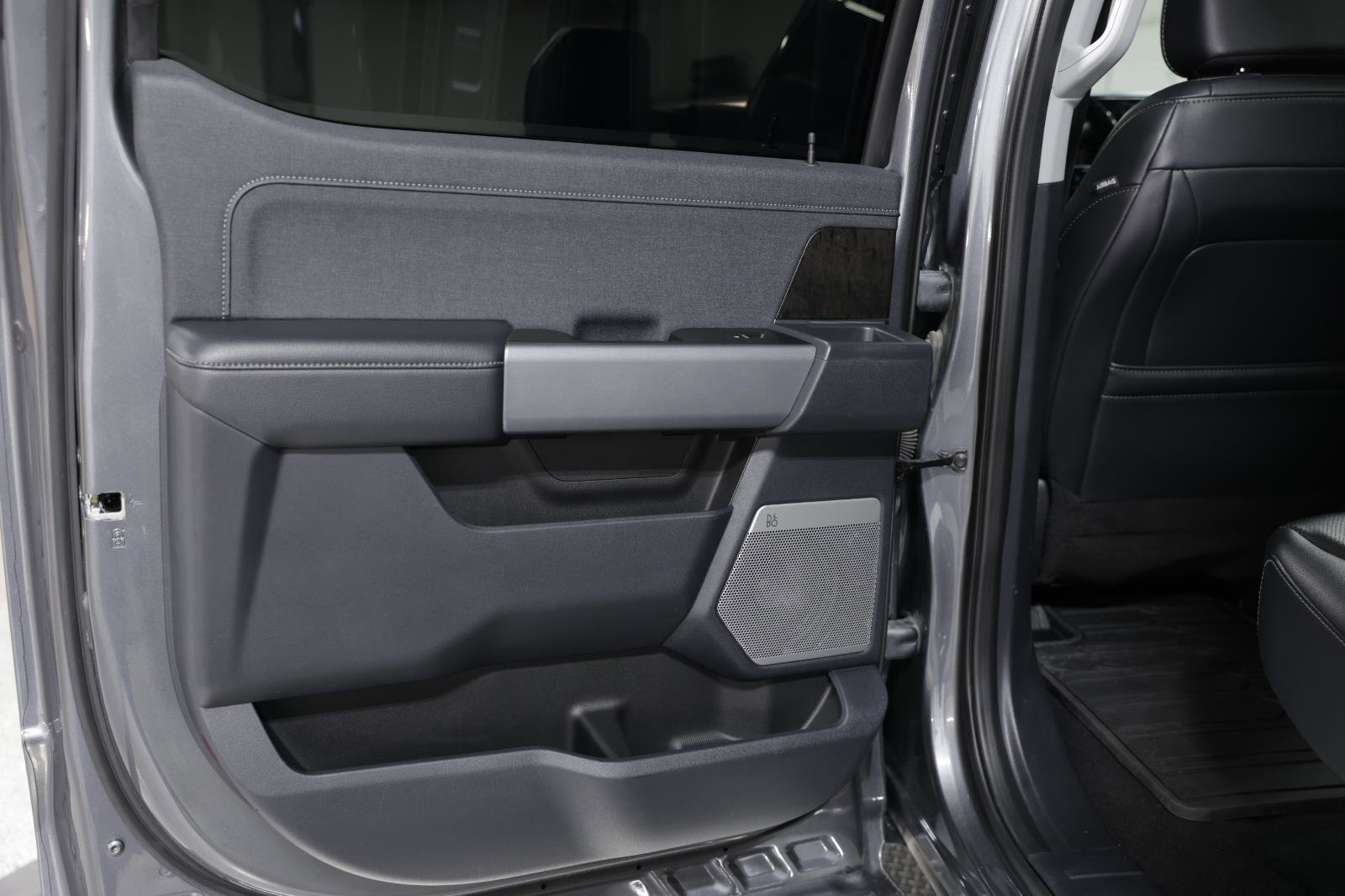 Used 2024 Ford F350 Lariat w/ Chrome Package image 23