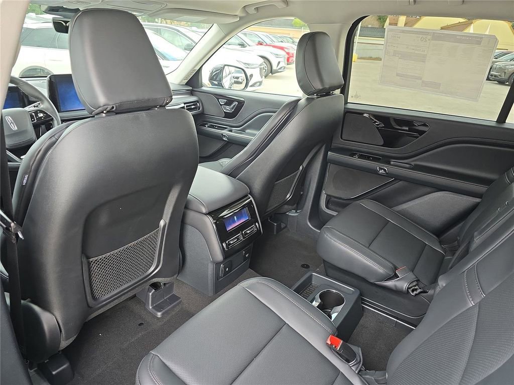 New 2026 Lincoln Aviator AWD image 11