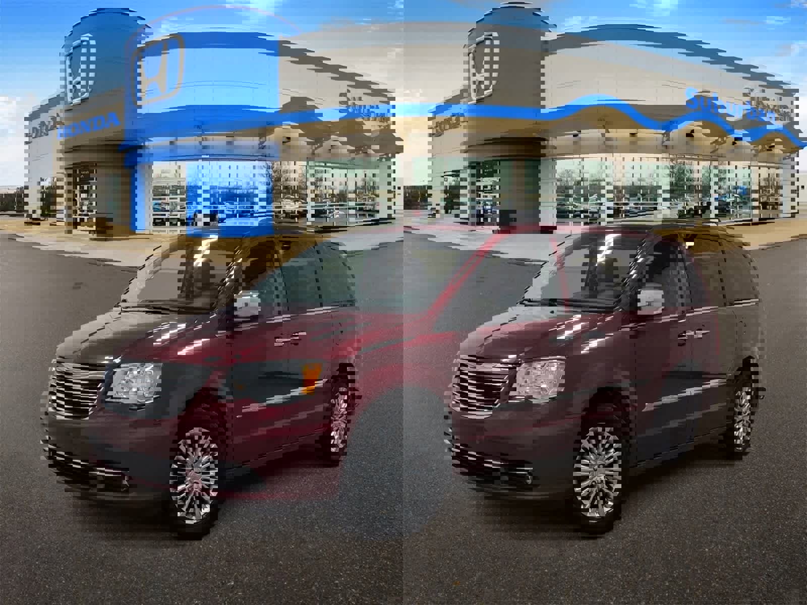 Used 2015 Chrysler Town & Country Touring-L w/ Driver Convenience Group image 1