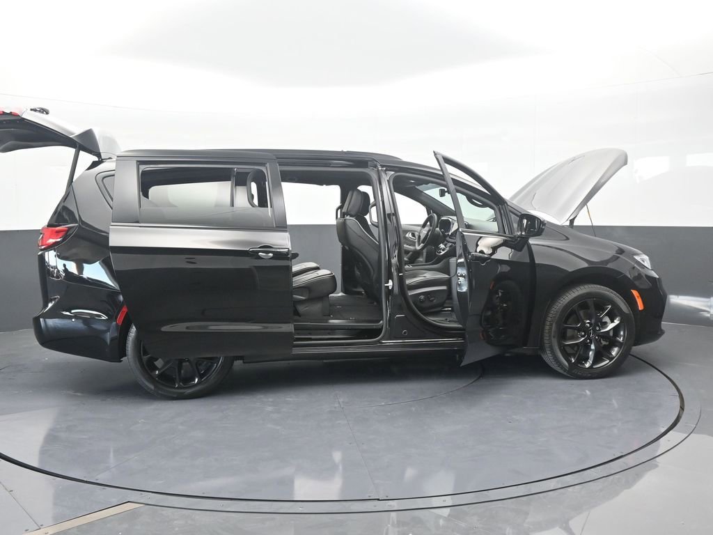 Used 2024 Chrysler Pacifica Limited w/ S Appearance Package image 82