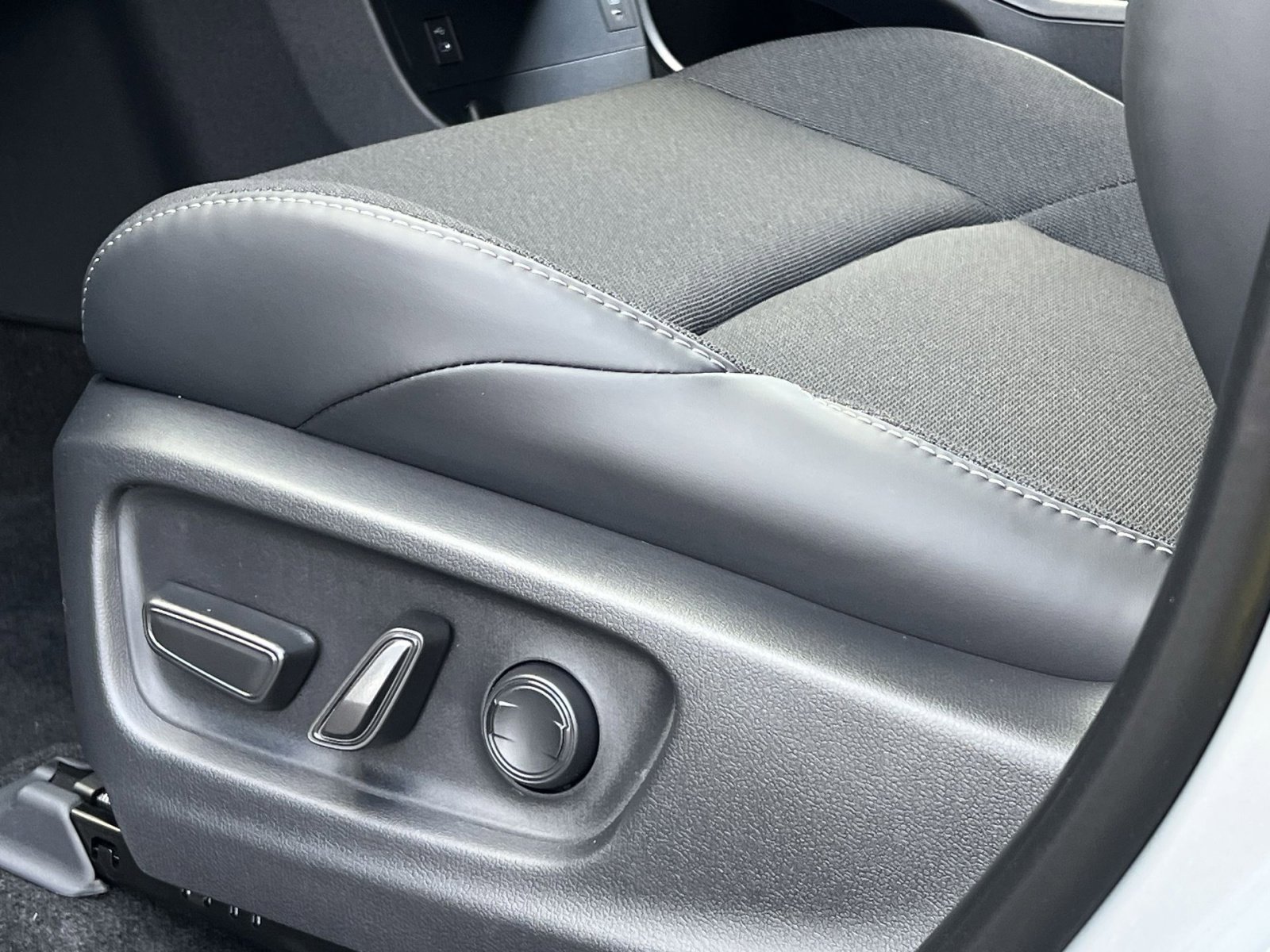 New 2026 Toyota C-HR AWD/4WD image 10