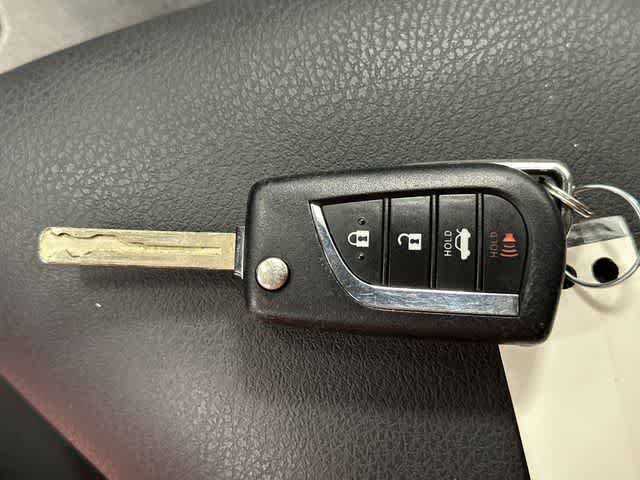 Used 2022 Toyota Camry LE FWD image 32