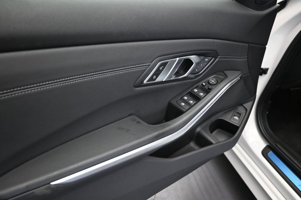 Used 2020 BMW 330i Sedan w/ Executive Package RWD image 11
