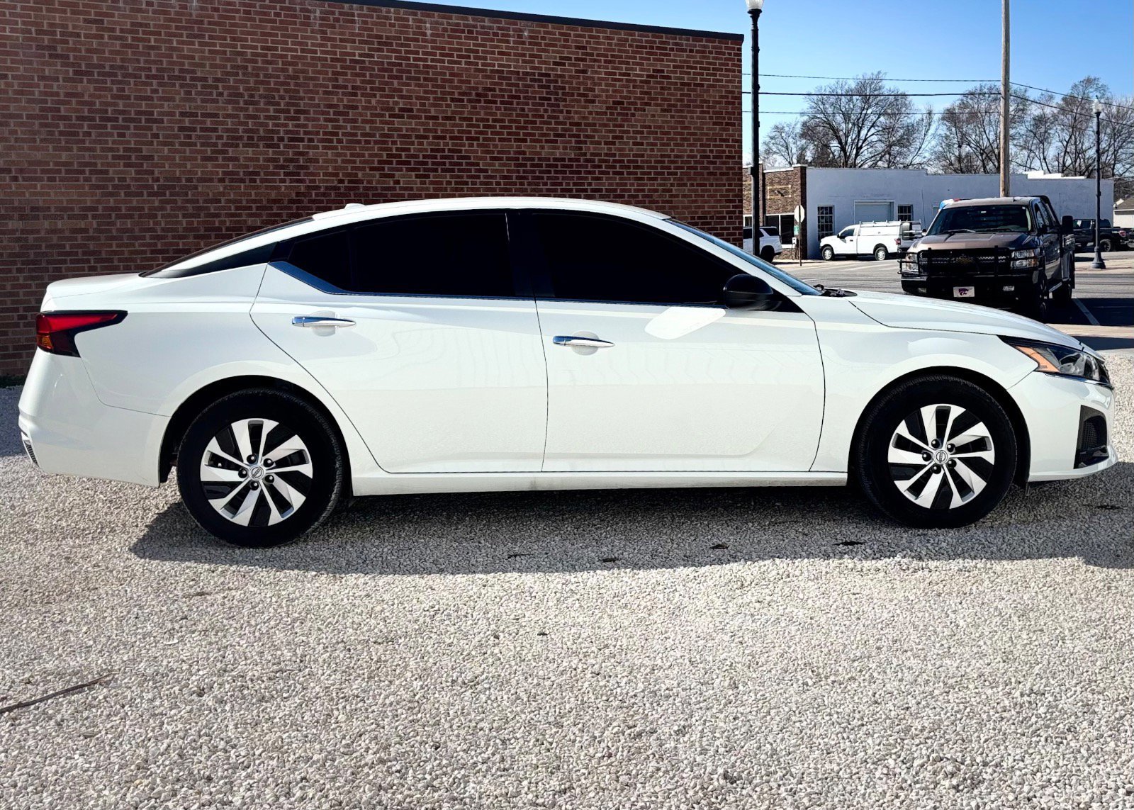 Used 2025 Nissan Altima 2.5 S image 2