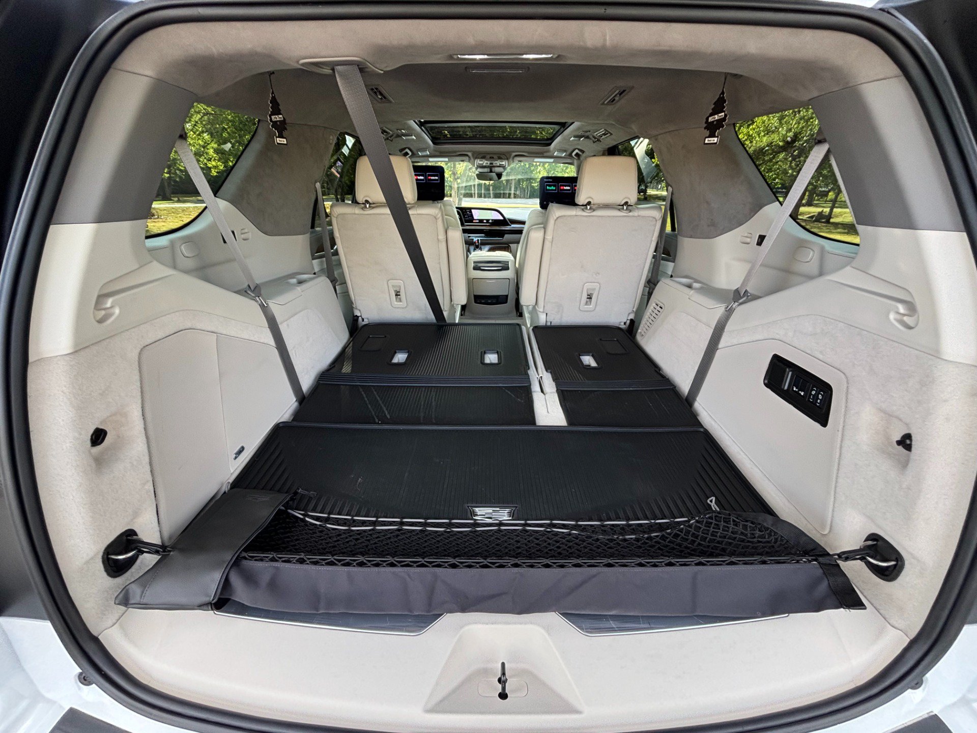 Used 2024 Cadillac Escalade Premium Luxury Platinum w/ LPO, Floor Liner Package AWD/4WD image 32