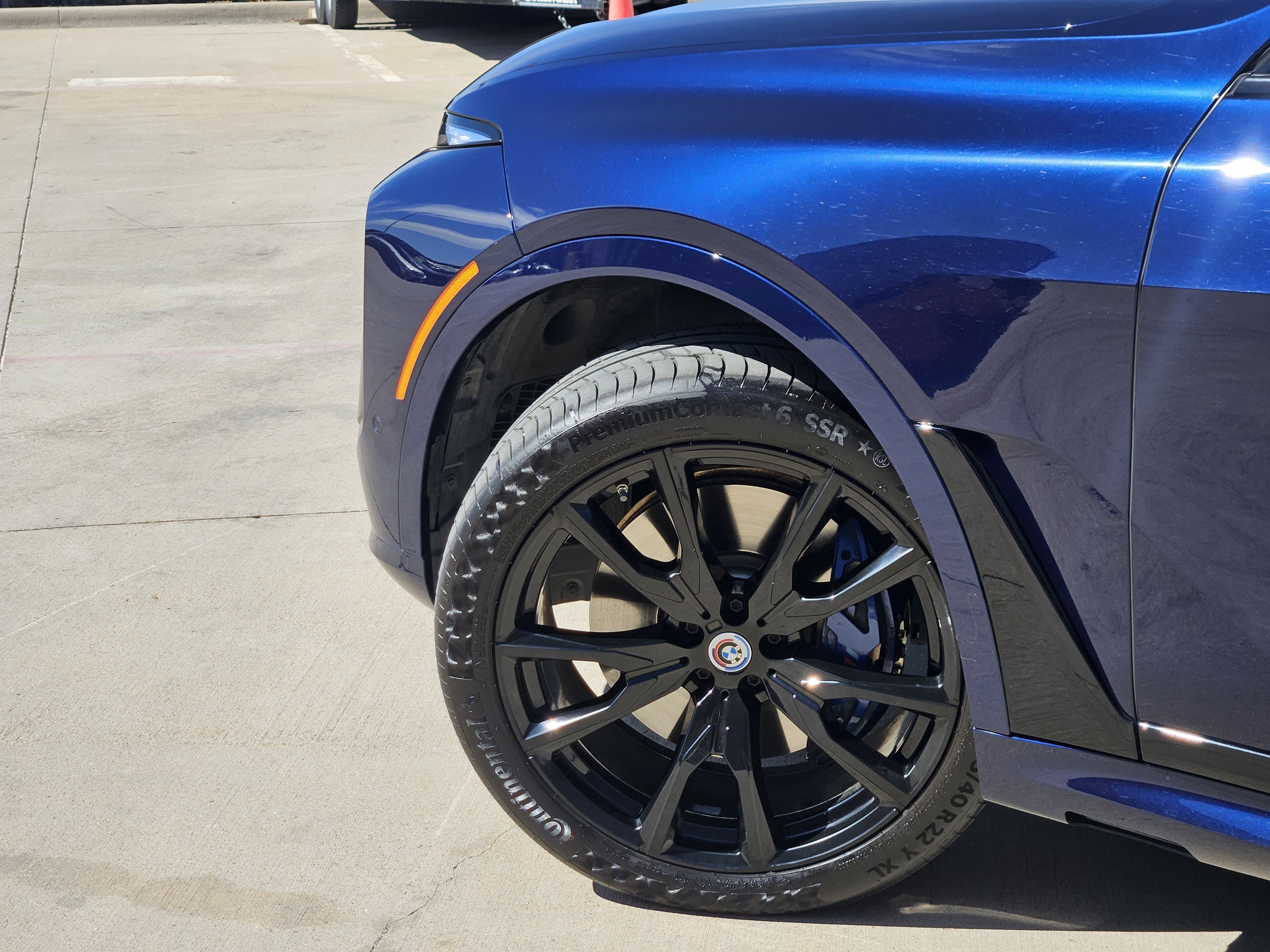 Used 2023 BMW X7 M60i w/ Executive Package image 5