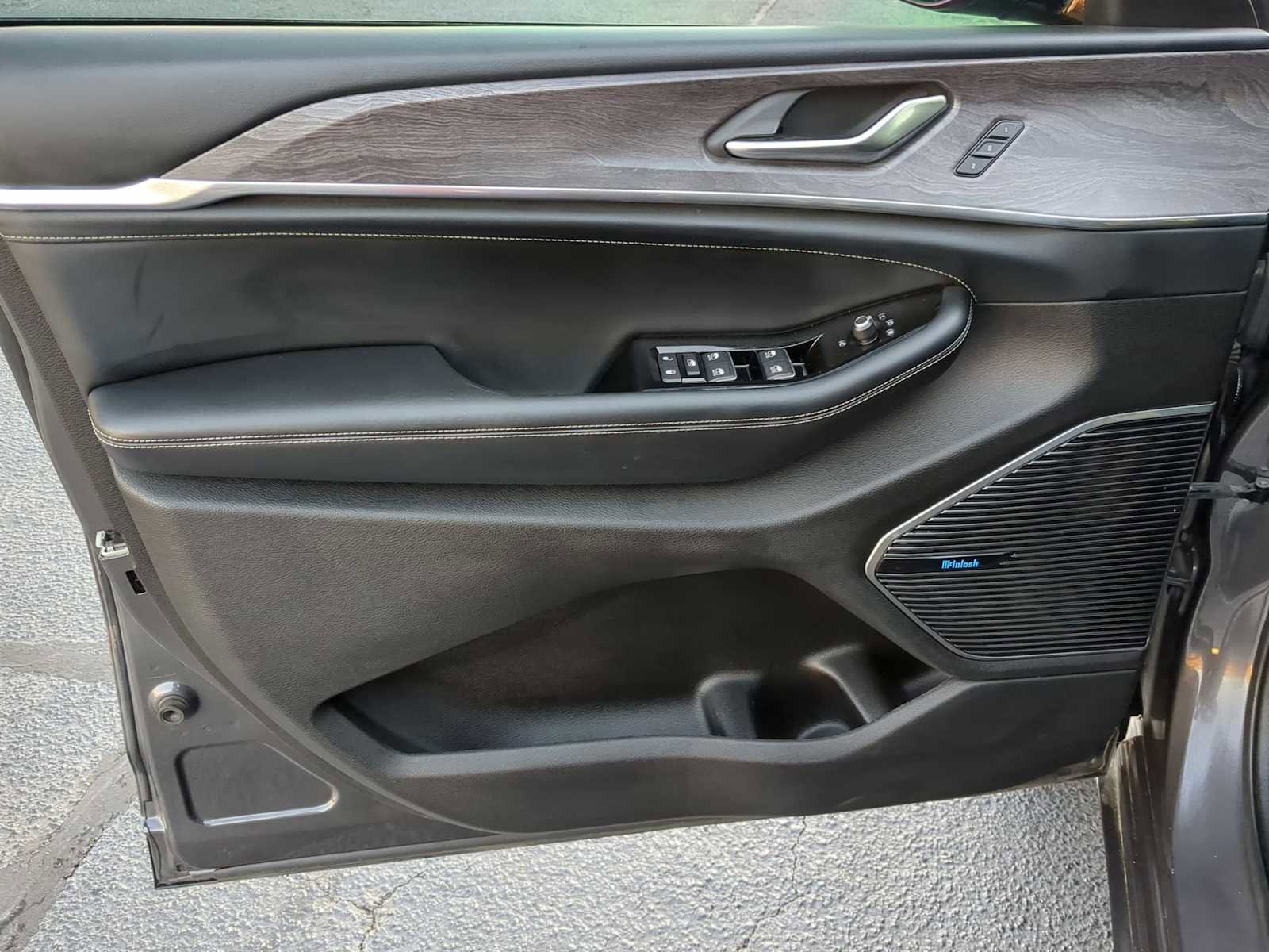 Used 2022 Jeep Grand Cherokee L Overland image 11