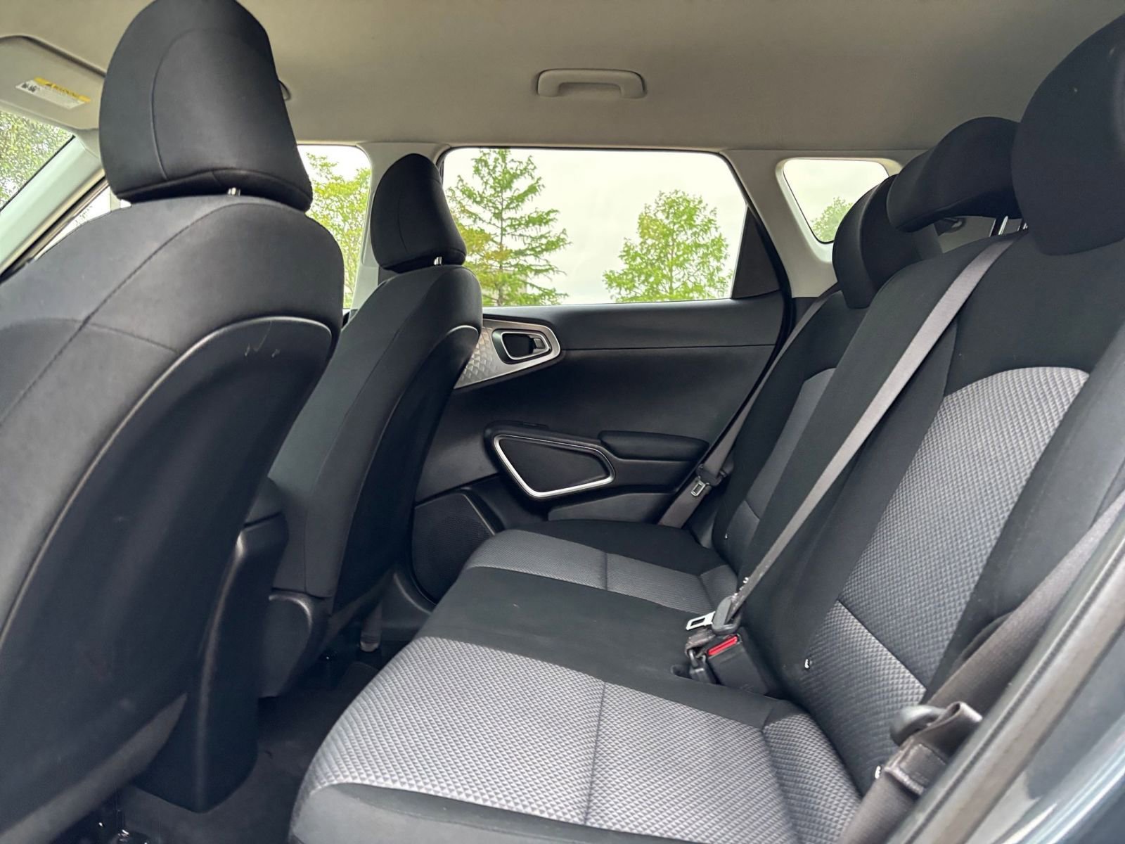 Used 2025 Kia Soul LX w/ LX Technology Package FWD image 25