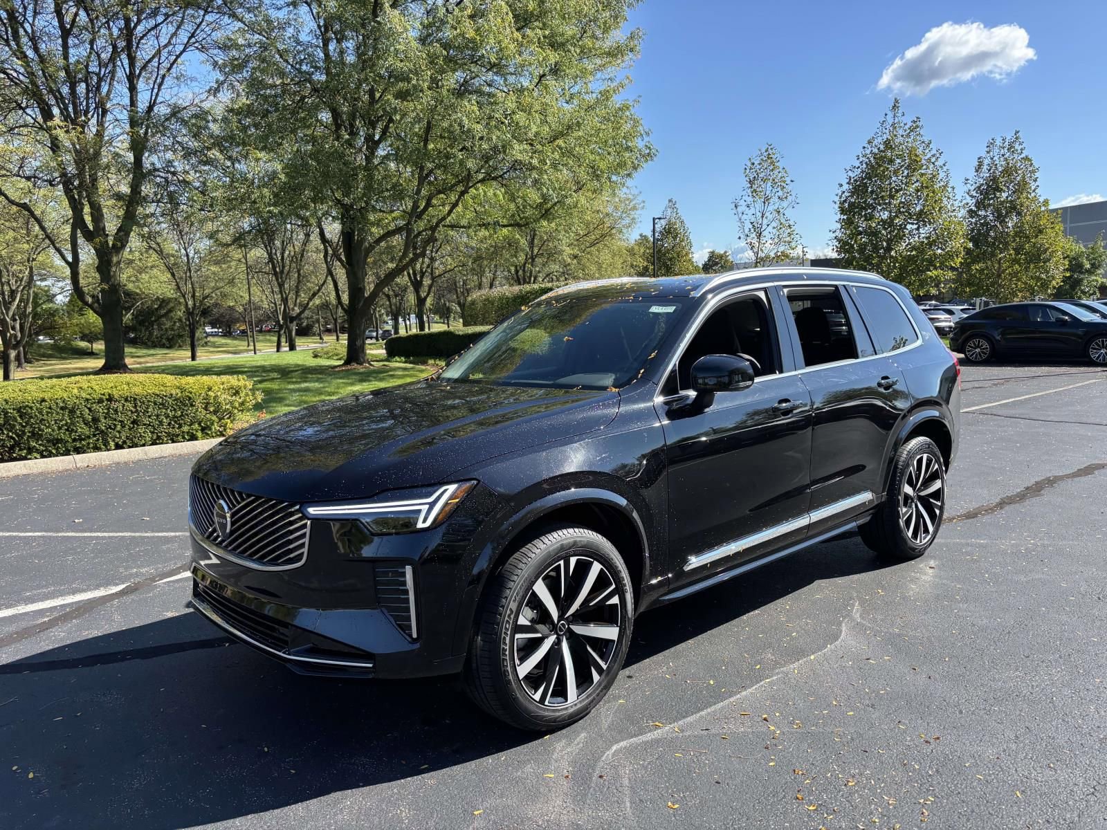 Used 2026 Volvo XC90 B5 Core w/ Protection Package Premier AWD/4WD image 3