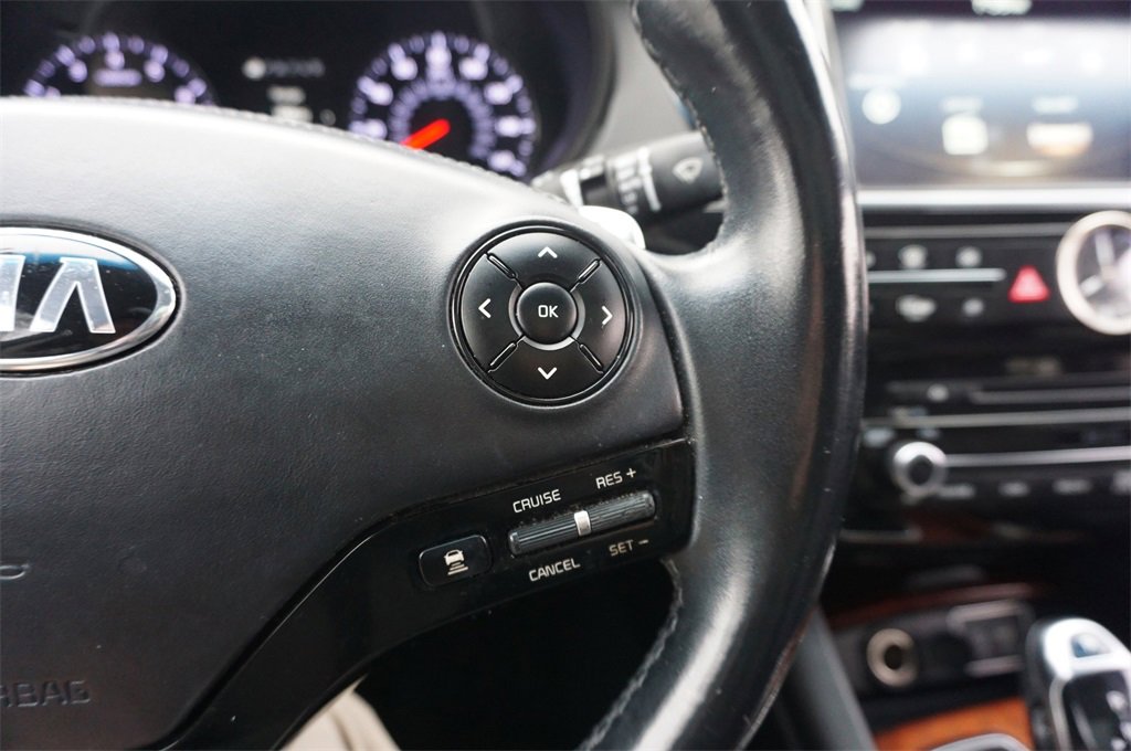 Used 2016 Kia K900 Luxury w/ Luxury VIP Package image 8