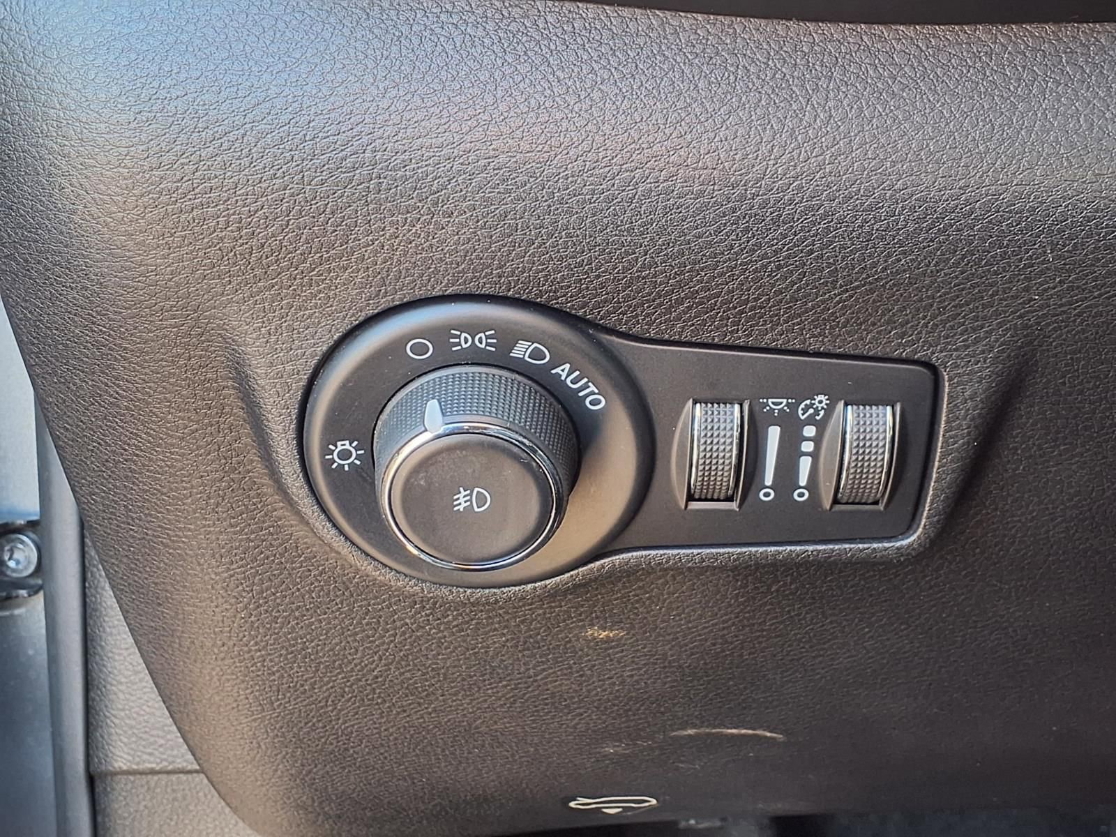Used 2022 Jeep Compass Latitude w/ Convenience Group FWD image 7