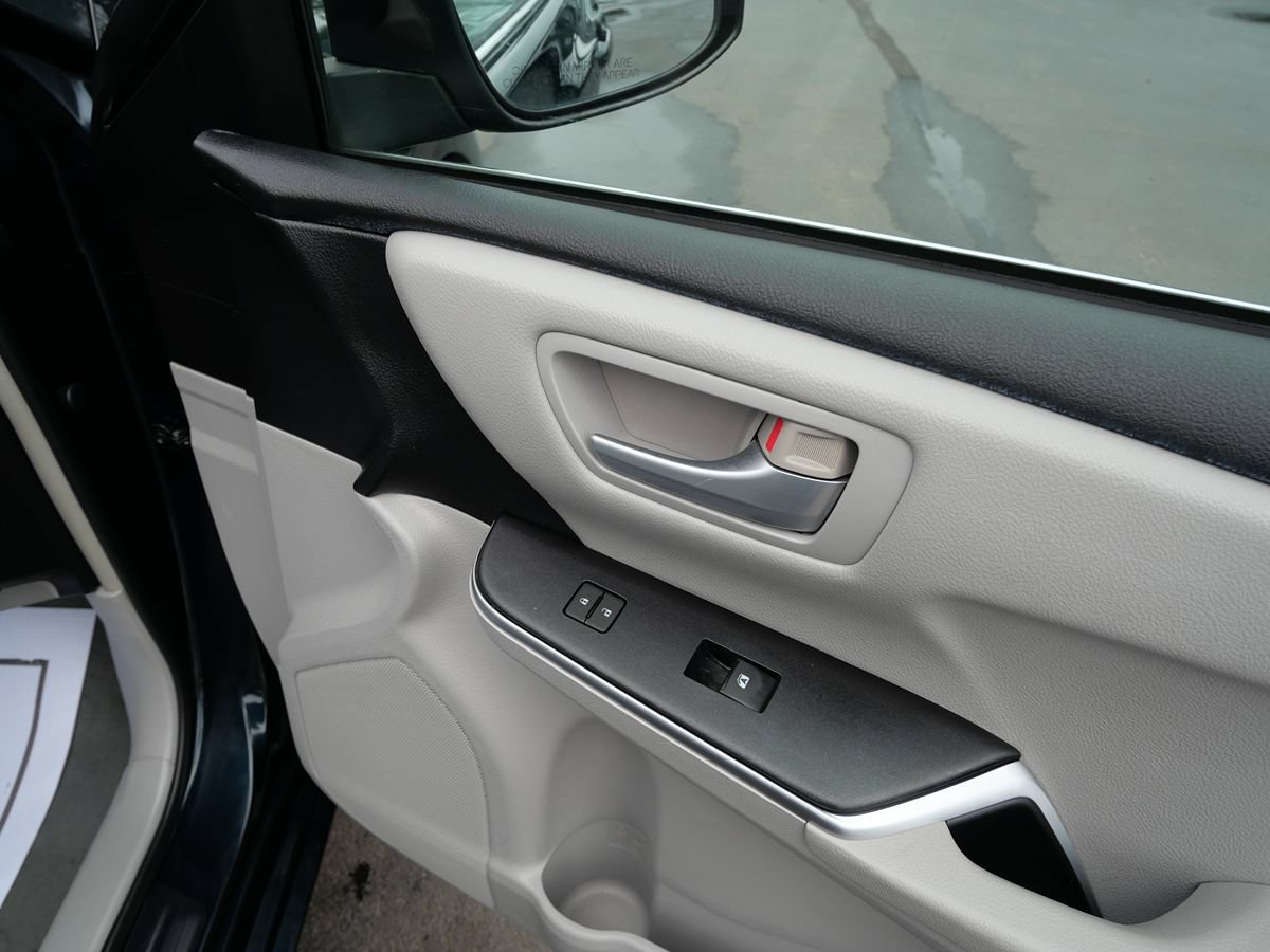 Used 2015 Toyota Camry LE FWD image 19