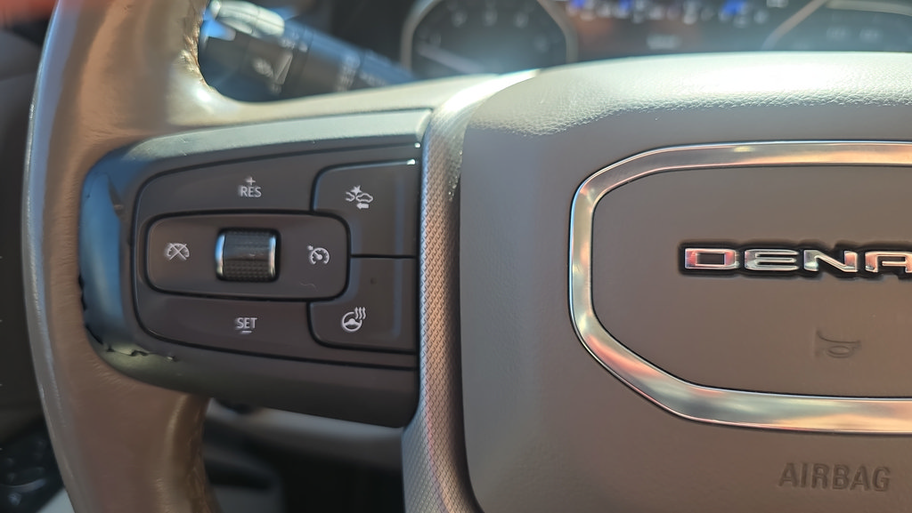 Used 2021 GMC Yukon XL Denali w/ Denali Premium Package AWD/4WD image 24