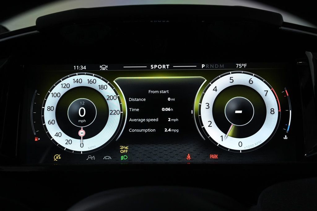 Used 2025 Aston Martin V8 Vantage Coupe image 7