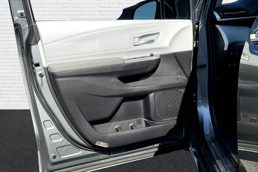 Used 2026 Toyota Sienna XLE FWD image 20