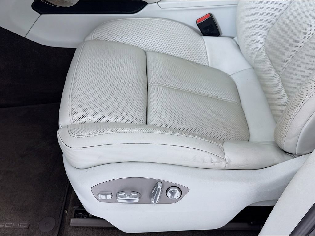 Certified 2016 Porsche Macan Turbo image 13