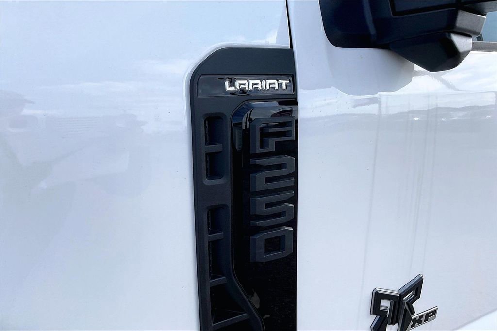 New 2026 Ford F250 Lariat w/ Black Appearance Package image 15