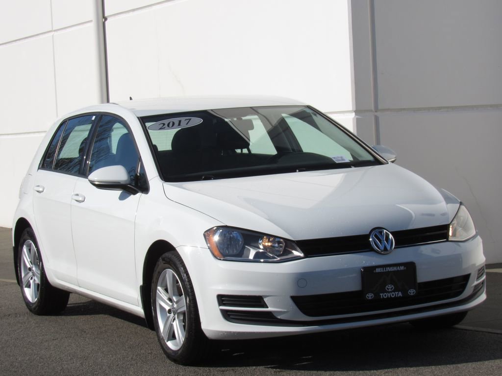 Used 2017 Volkswagen Golf S image 2