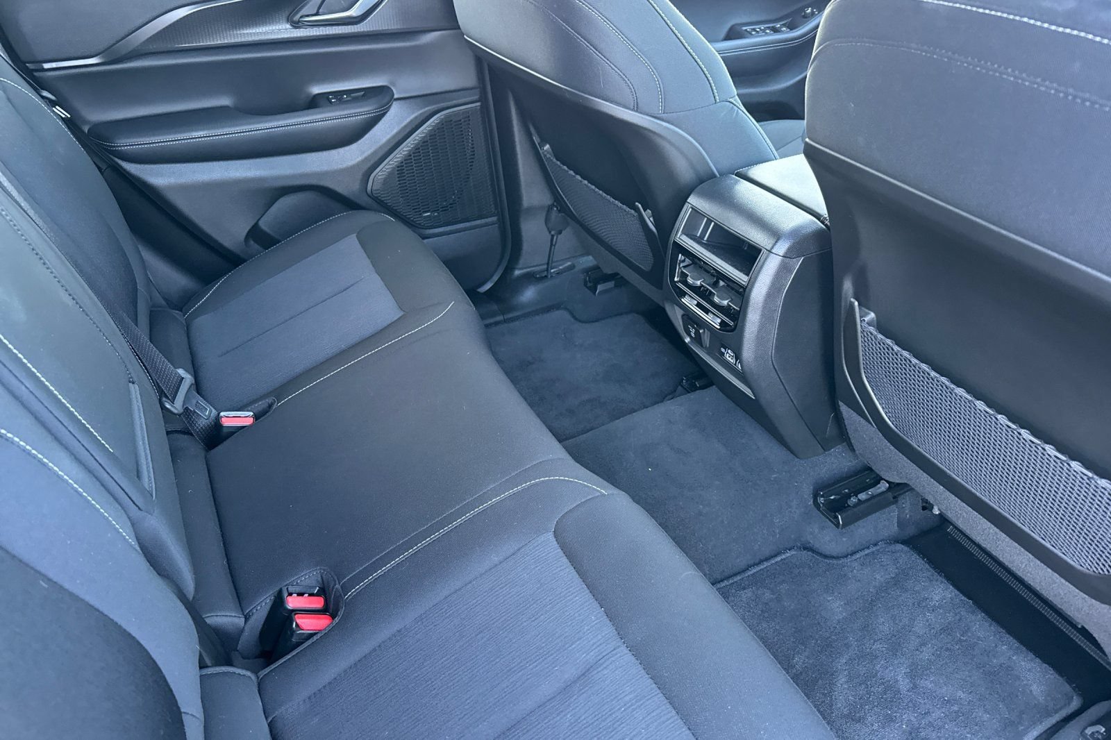 Used 2025 Jeep Grand Cherokee Laredo X w/ Luxury Tech Group I RWD image 18