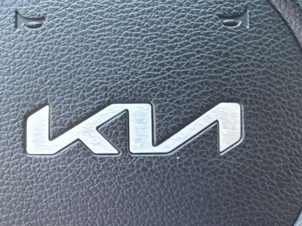 Used 2023 Kia Forte LXS w/ LXS Technology Package FWD image 32