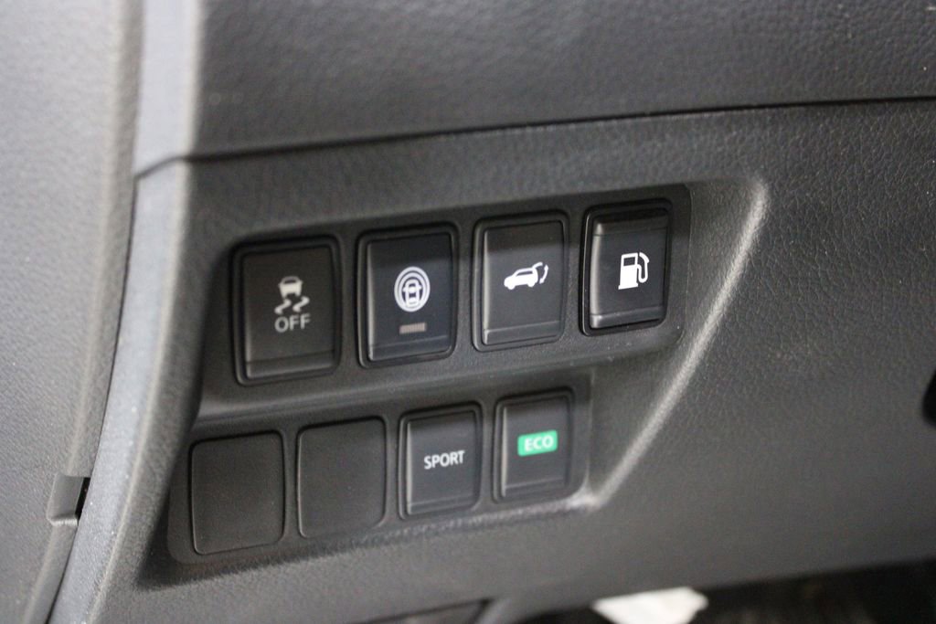 Used 2020 Nissan Rogue SV image 18