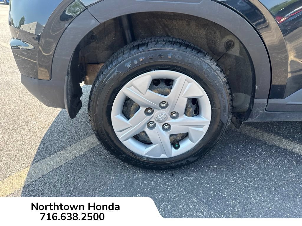 Used 2021 Hyundai Venue SE FWD image 17