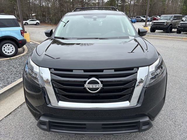 Used 2024 Nissan Pathfinder SV image 3