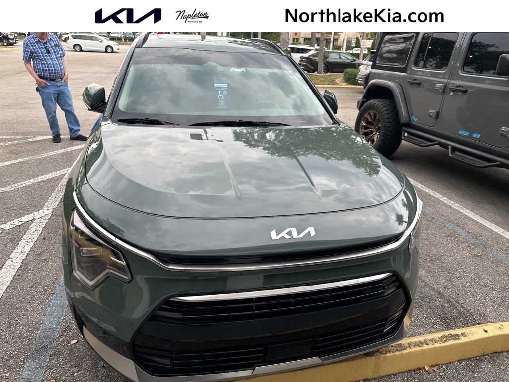Used 2024 Kia Niro SX Touring FWD image 1