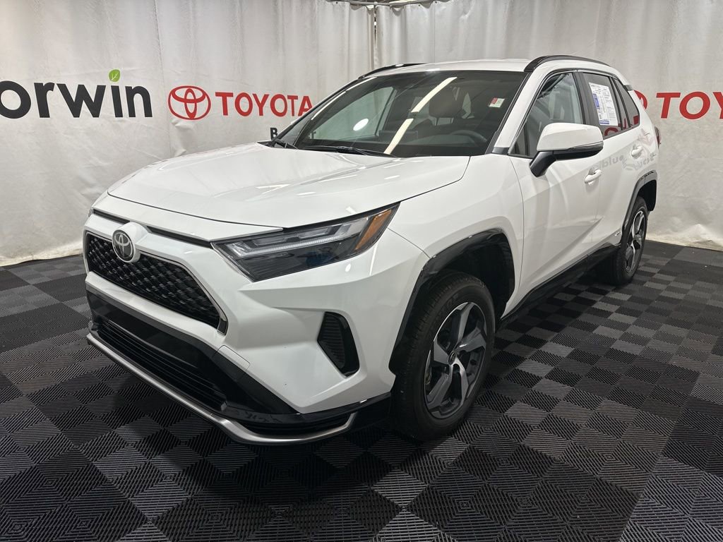 Used 2025 Toyota RAV4 SE image 3