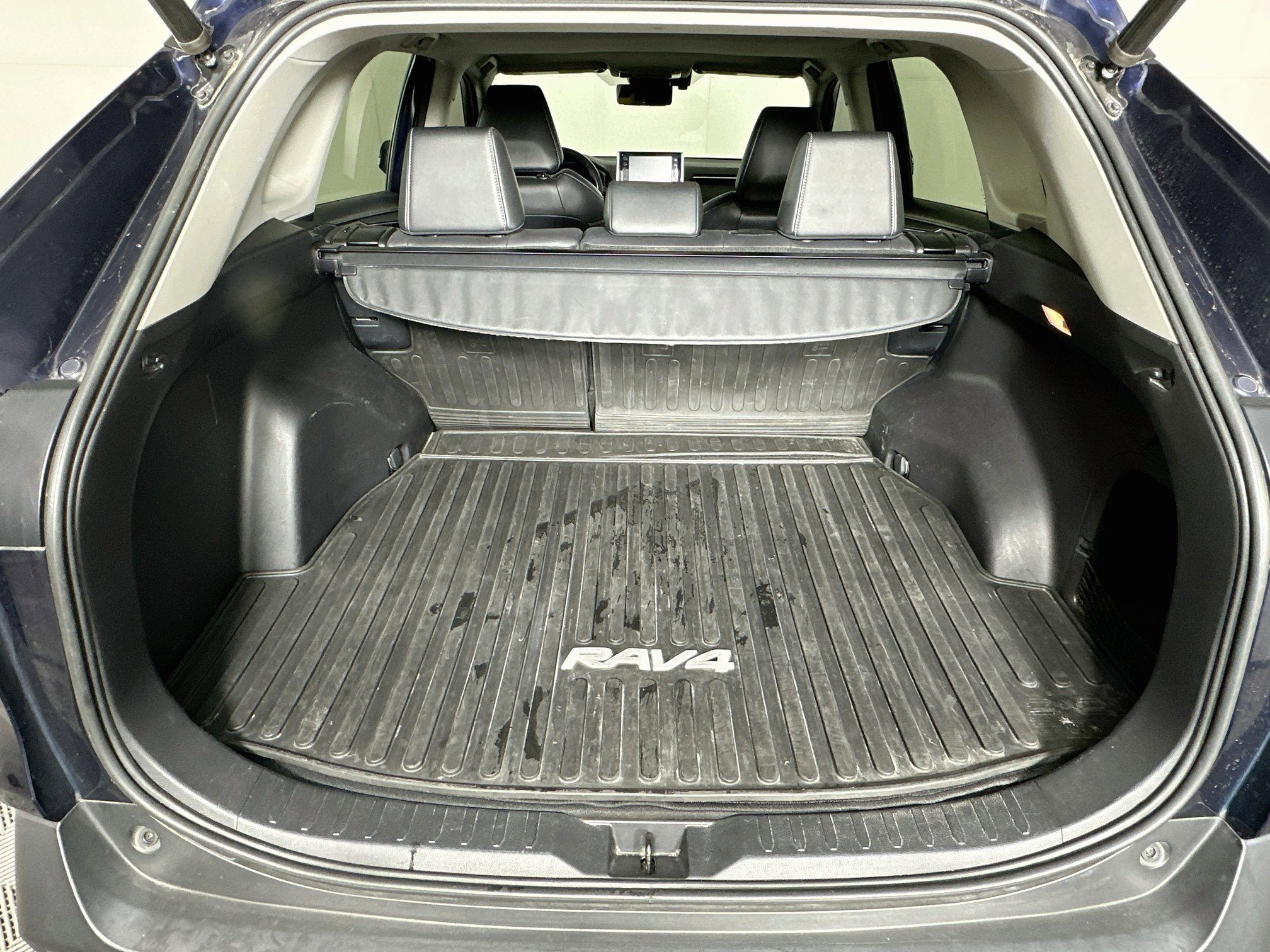 Used 2019 Toyota RAV4 Limited AWD/4WD image 29