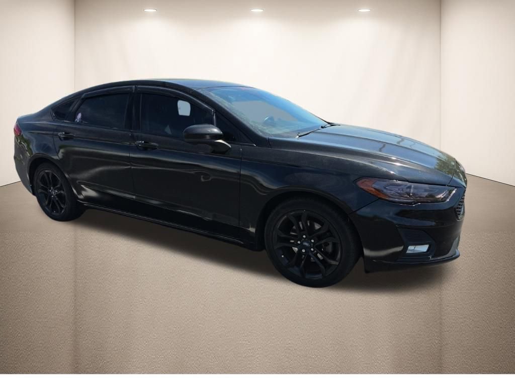 Used 2019 Ford Fusion SE w/ Equipment Group 151A image 2