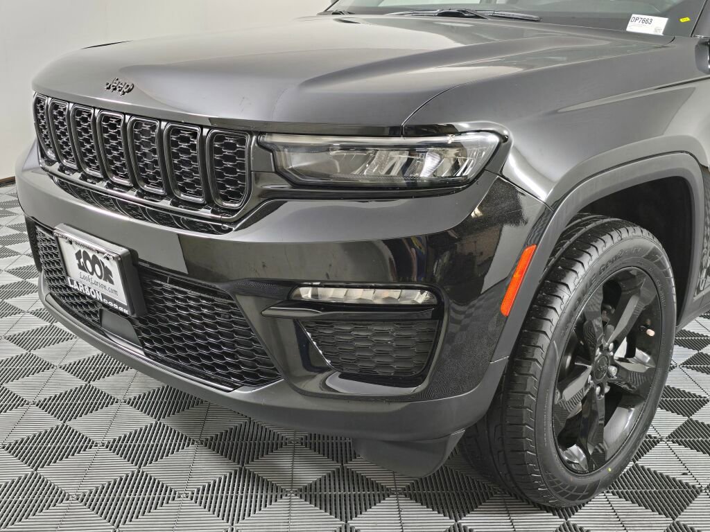 Used 2023 Jeep Grand Cherokee Limited w/ Black Appearance Package image 10