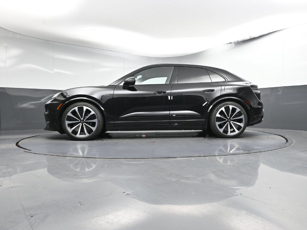 Certified 2025 Porsche Macan Turbo Electric AWD/4WD image 33