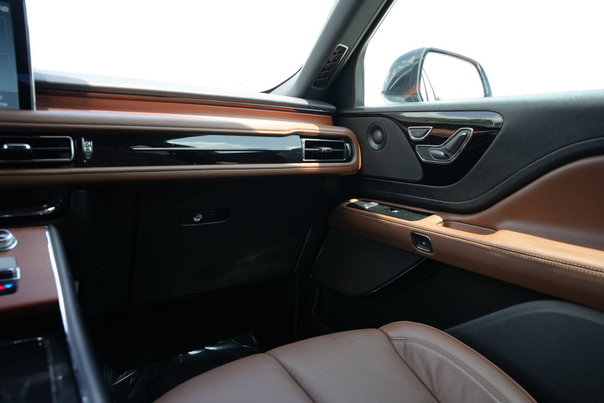 Used 2023 Lincoln Aviator Reserve RWD image 9
