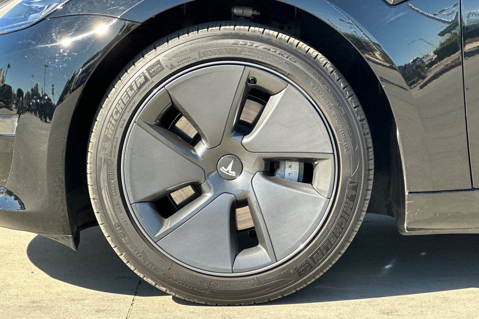 Used 2023 Tesla Model 3 Standard Range image 24