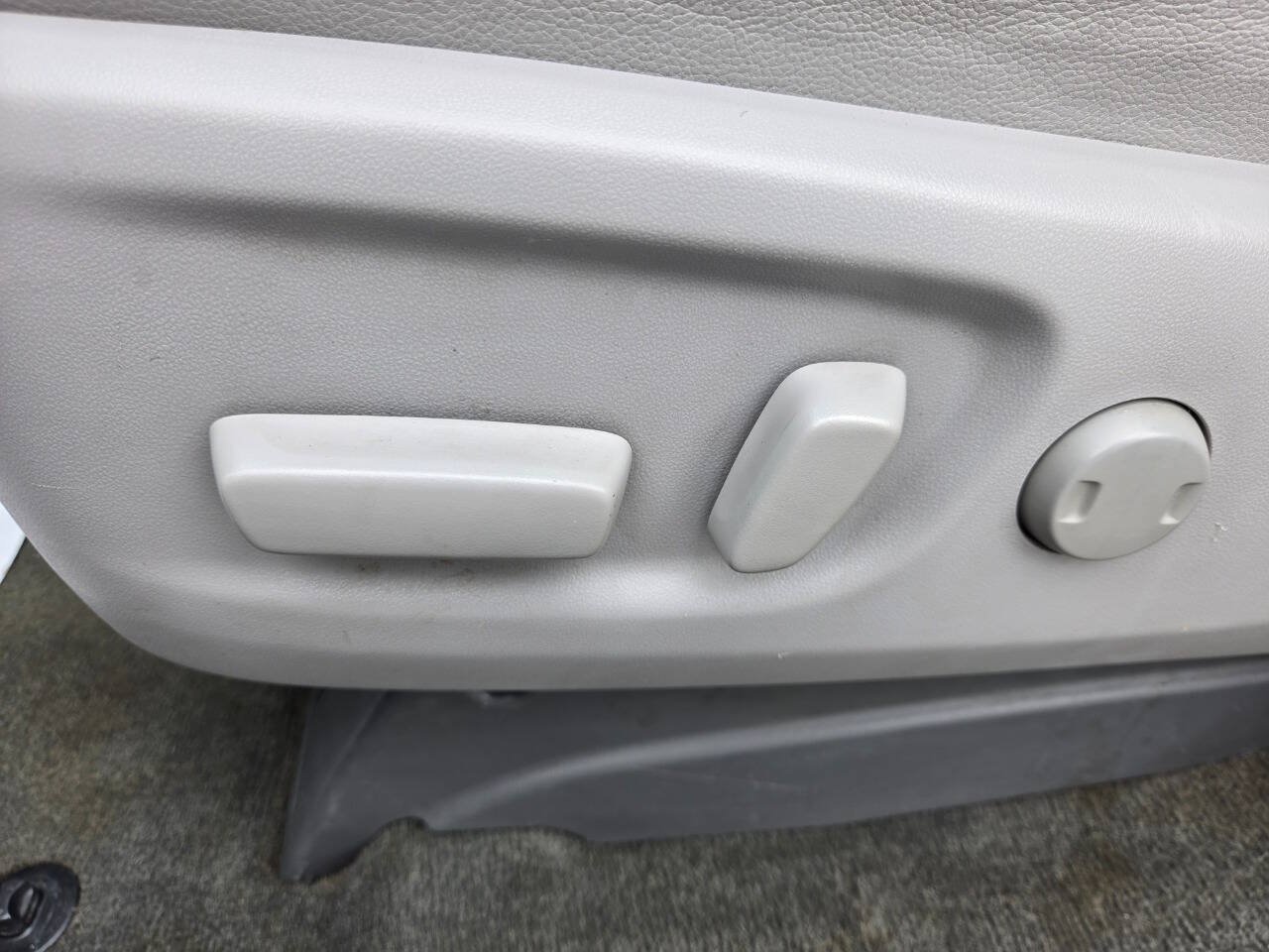 Used 2015 Toyota Sienna XLE FWD image 13