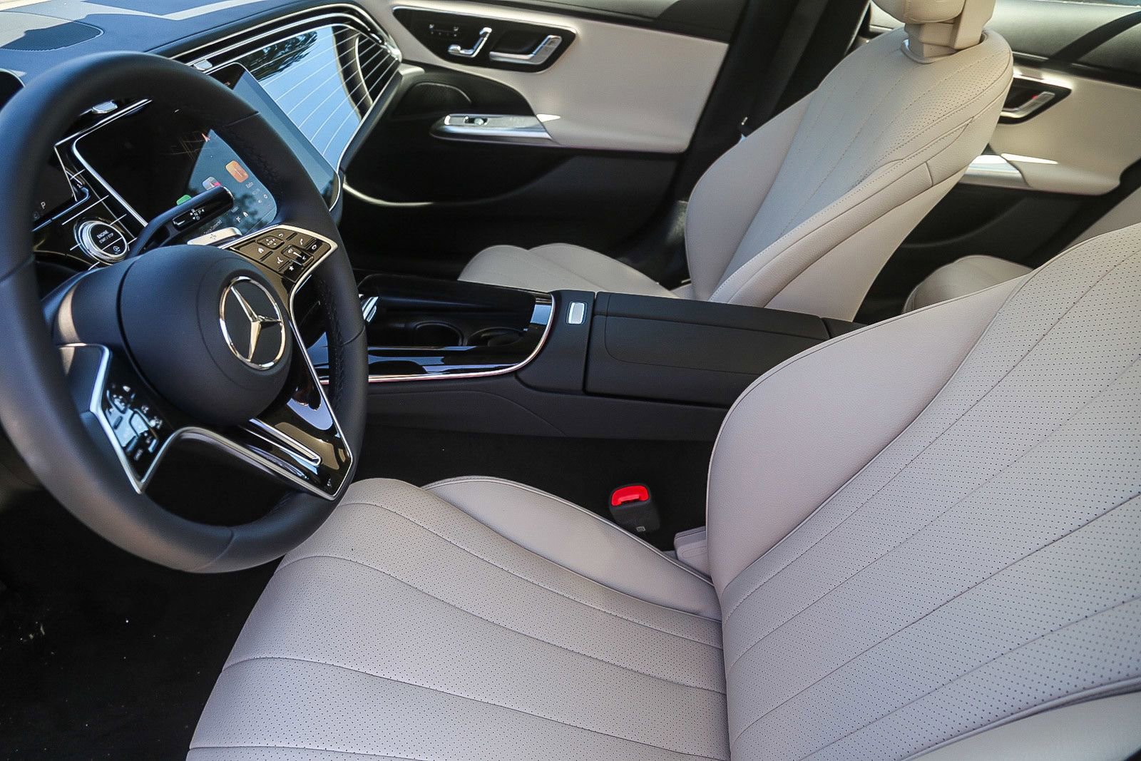 New 2025 Mercedes-Benz E 350 4MATIC Sedan image 17