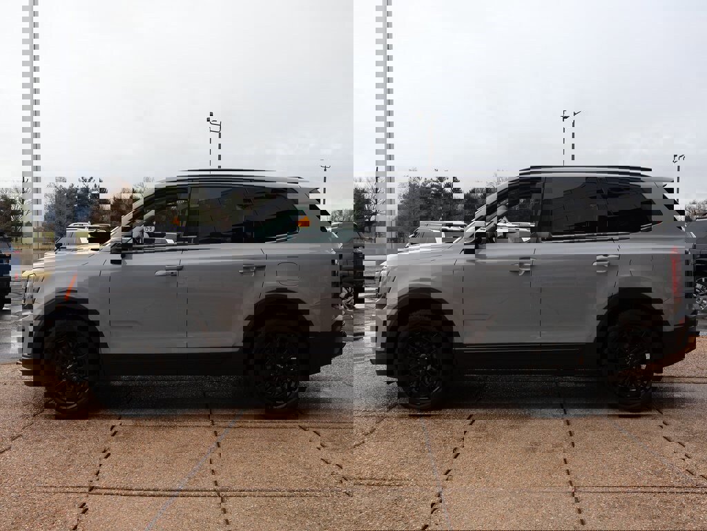 Used 2022 Kia Telluride SX w/ SX Prestige Package image 3