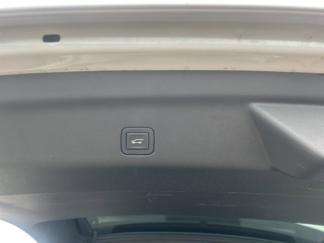 Certified 2025 Chevrolet Suburban High Country image 33