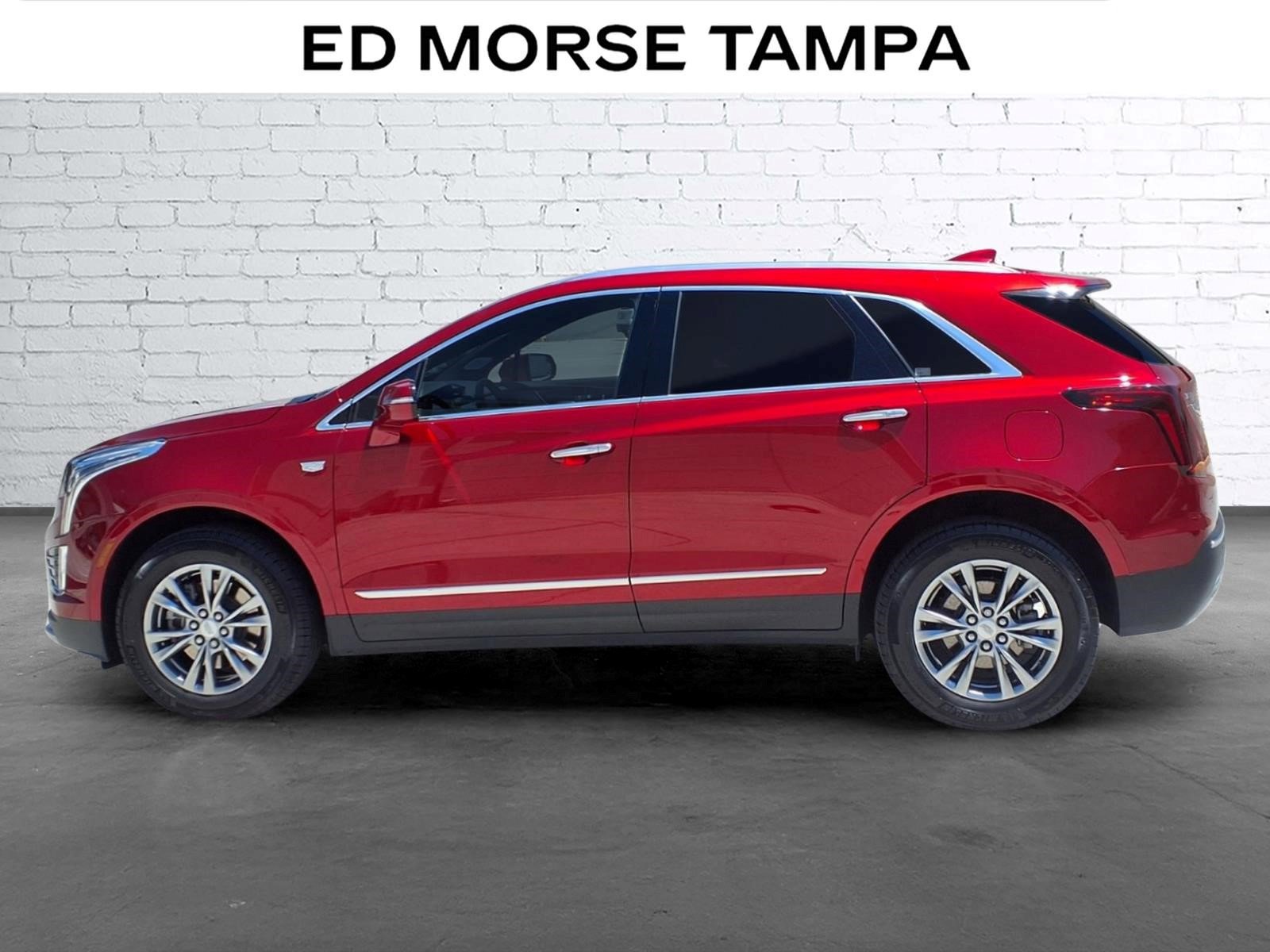 Used 2023 Cadillac XT5 Premium Luxury image 2