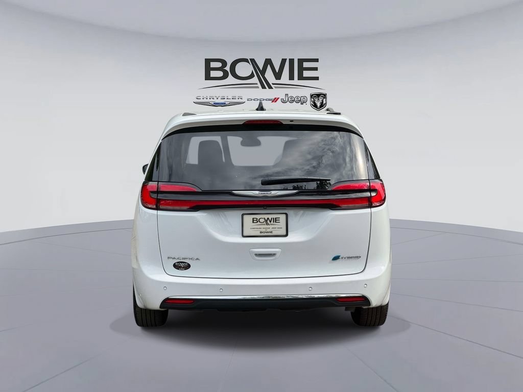 Used 2024 Chrysler Pacifica Limited FWD image 3